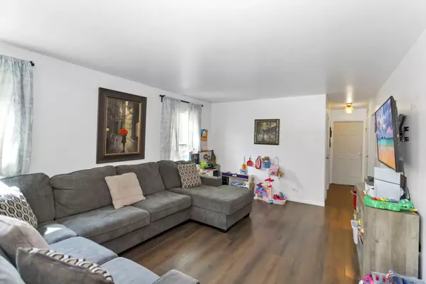 1760 Sessions Walk #B, Hoffman Estates, IL 60169