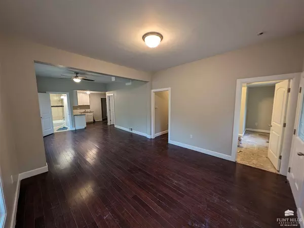 601 Kearney ST, Manhattan, KS 66502