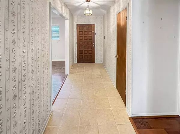 1210 Mildred Lane, Benbrook, TX 76126