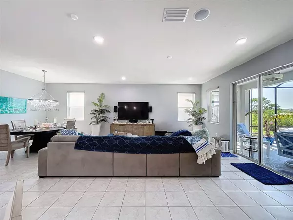 10628 Medford Lake Dr, Riverview, FL 33578