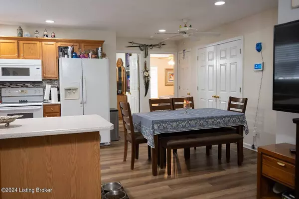 121 Clover Ct, Radcliff, KY 40160