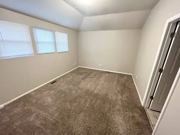 5742 W Woodgate Drive, Matteson, IL 60443