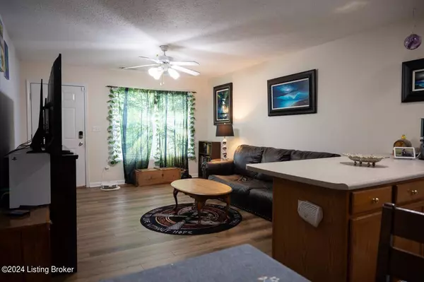 121 Clover Ct, Radcliff, KY 40160