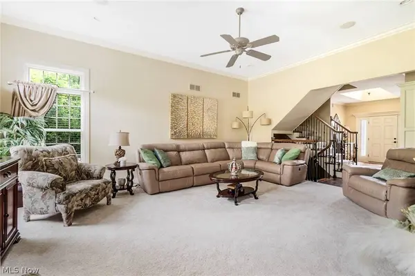 8181 Village CIR, Youngstown, OH 44514