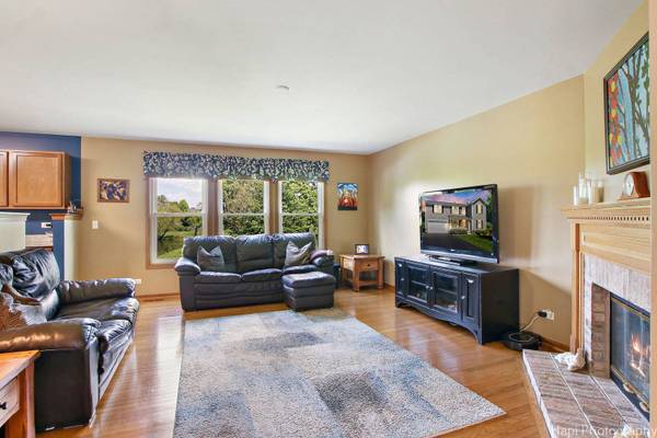 405 Clearview LN, Lake Villa, IL 60046