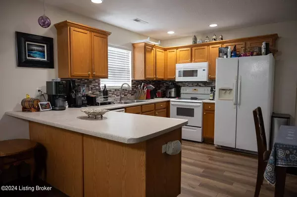 121 Clover Ct, Radcliff, KY 40160