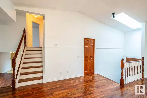 7632 158 AV NW, Edmonton, AB T5Z 2R9