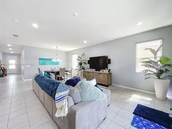 10628 Medford Lake Dr, Riverview, FL 33578