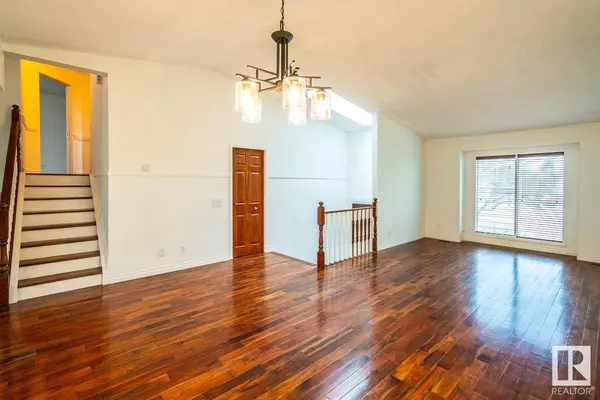 7632 158 AV NW, Edmonton, AB T5Z 2R9