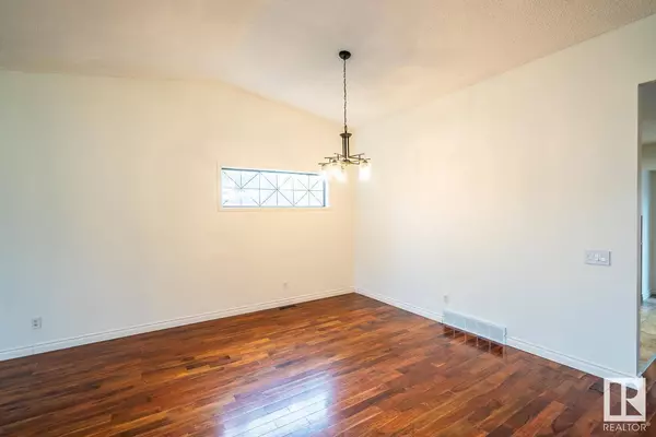 7632 158 AV NW, Edmonton, AB T5Z 2R9