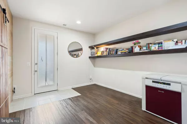 42385 DOGWOOD GLEN SQ, Sterling, VA 20166