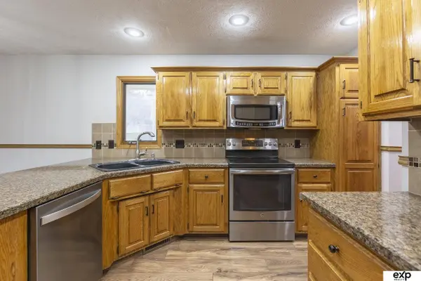 1231 N 163 Circle, Omaha, NE 68118