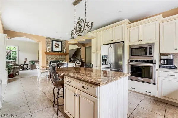 8181 Village CIR, Youngstown, OH 44514