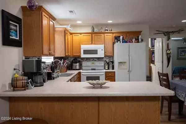 121 Clover Ct, Radcliff, KY 40160