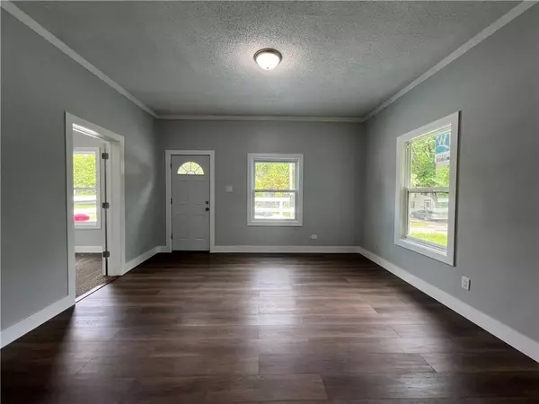 2216 E 13th Street, Des Moines, IA 50316