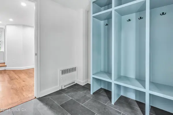 1 DOUGLAS DR, Greenwich, CT 06831