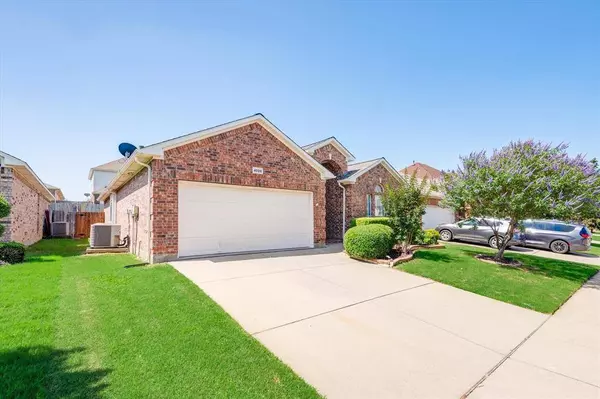 4020 Petersburg Drive, Fort Worth, TX 76244