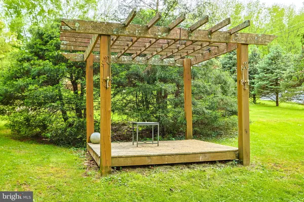 1884 READING DR, Bethlehem, PA 18015