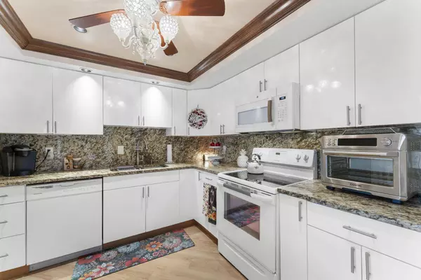 4500 Gefion CT 206, Lake Worth, FL 33467