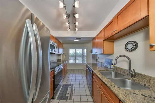 1332 PASADENA AVE S #302, South Pasadena, FL 33707