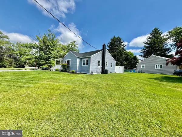 3 TINKER DR, Mount Holly, NJ 08060