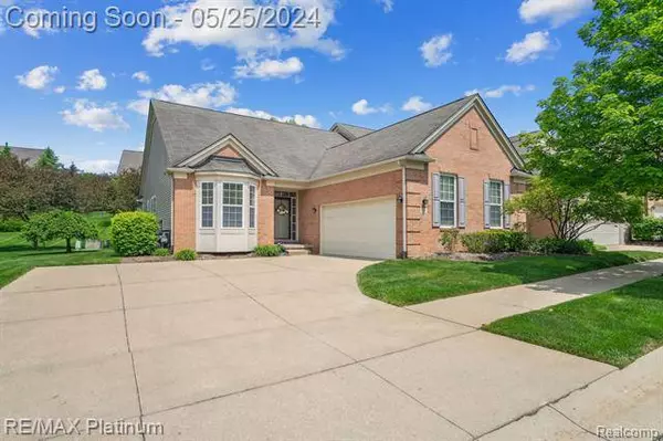 824 E Knolls Landing Drive, Milford, MI 48381