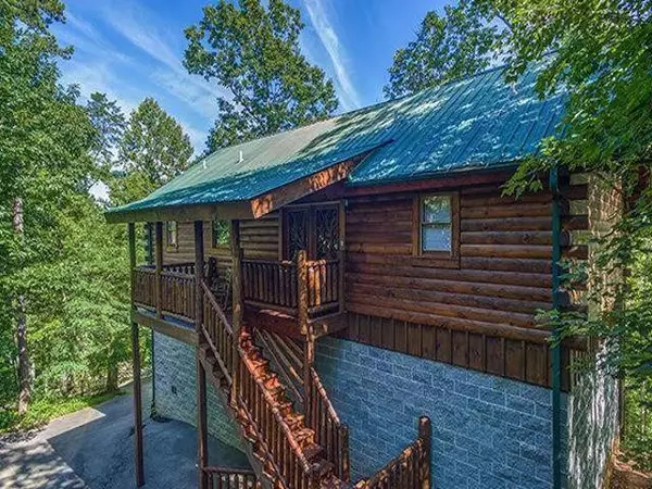 1526 Sky View DR, Sevierville, TN 37876