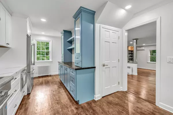 1 Douglas Drive, Greenwich, CT 06831