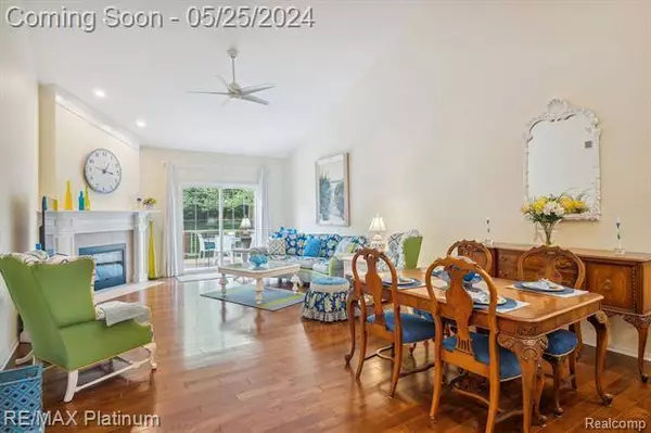 824 E Knolls Landing Drive, Milford, MI 48381