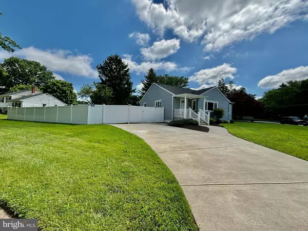 3 TINKER DR, Mount Holly, NJ 08060