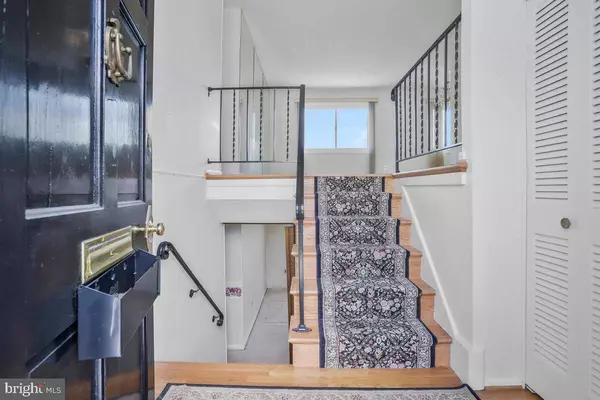 6127 RIVANNA DR, Springfield, VA 22150