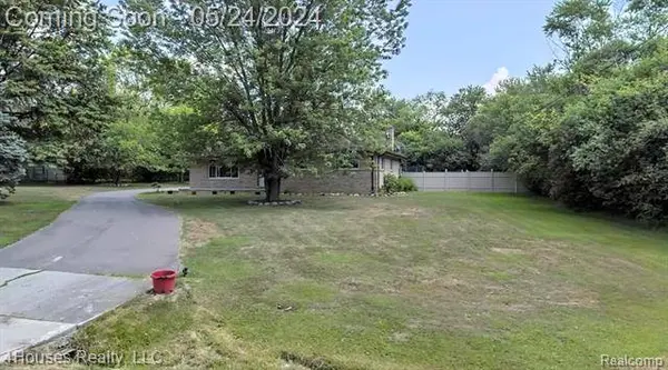 28553 WILDWOOD Trail, Farmington Hills, MI 48336