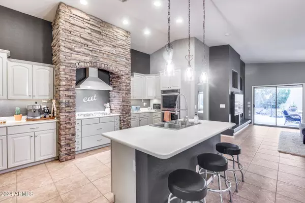 3014 W DONATELLO Drive, Phoenix, AZ 85086