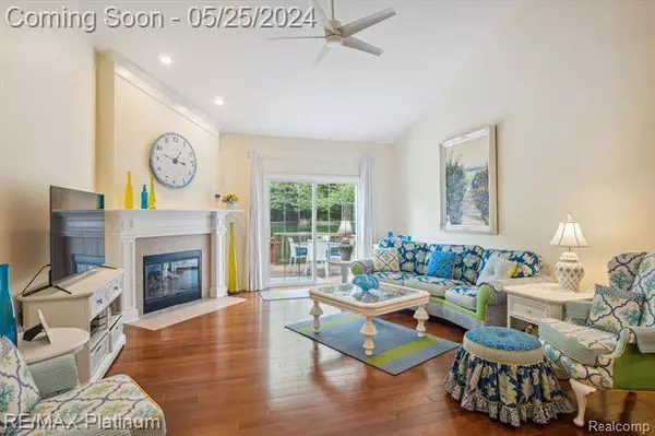 824 E Knolls Landing Drive, Milford, MI 48381