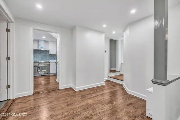 1 DOUGLAS DR, Greenwich, CT 06831