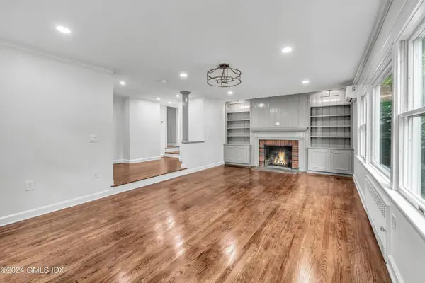 1 DOUGLAS DR, Greenwich, CT 06831