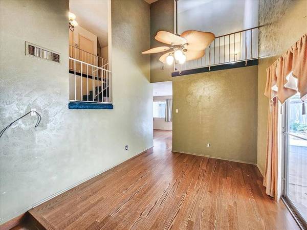 1612 Oakwood Lane, Arlington, TX 76012