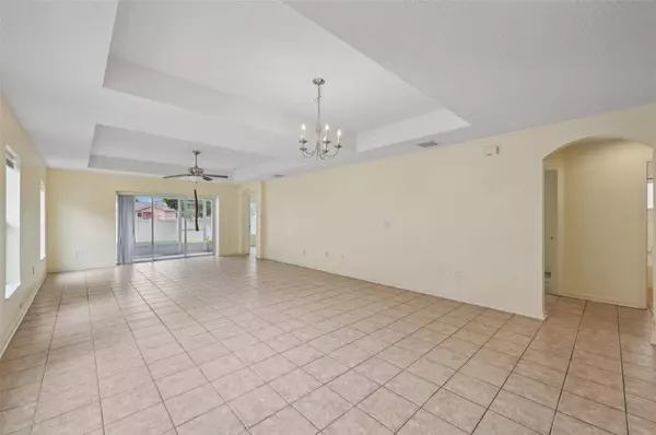 1109 WINDTON OAK DR, Ruskin, FL 33570