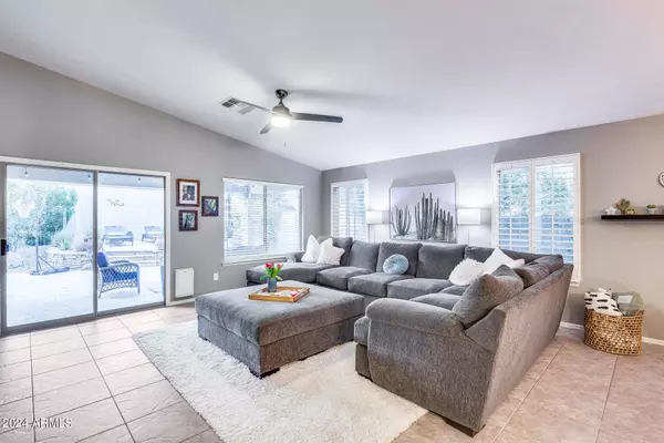 3014 W DONATELLO Drive, Phoenix, AZ 85086