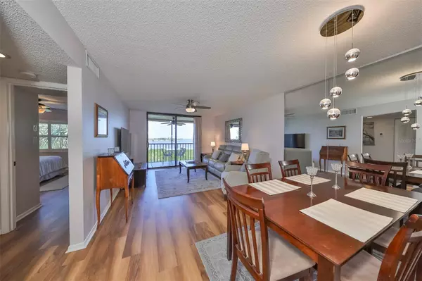 1332 PASADENA AVE S #302, South Pasadena, FL 33707