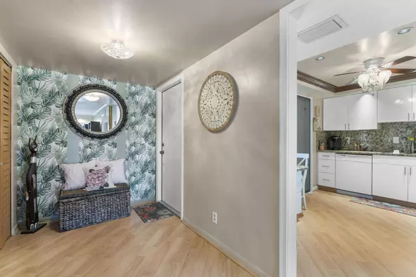 4500 Gefion CT 206, Lake Worth, FL 33467