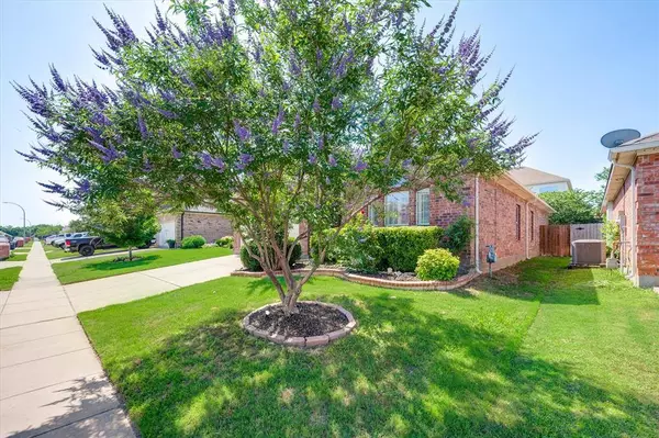 4020 Petersburg Drive, Fort Worth, TX 76244
