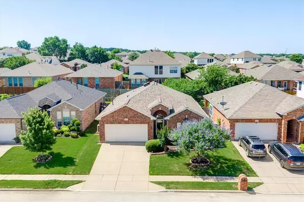 4020 Petersburg Drive, Fort Worth, TX 76244