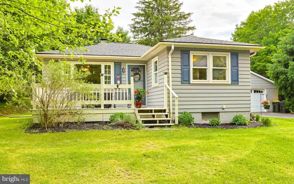 1884 READING DR, Bethlehem, PA 18015