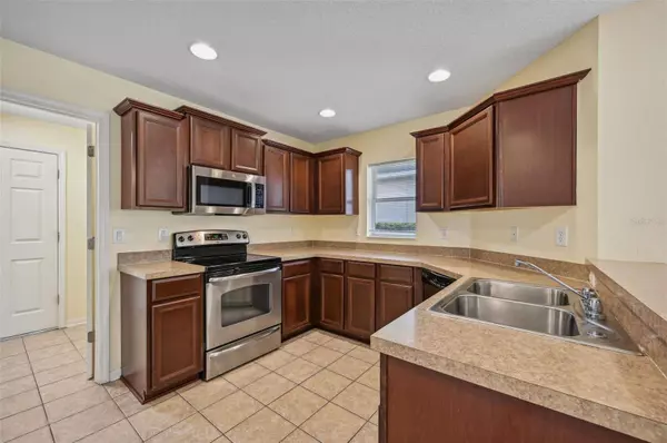 1109 WINDTON OAK DR, Ruskin, FL 33570