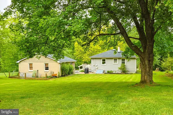 1884 READING DR, Bethlehem, PA 18015