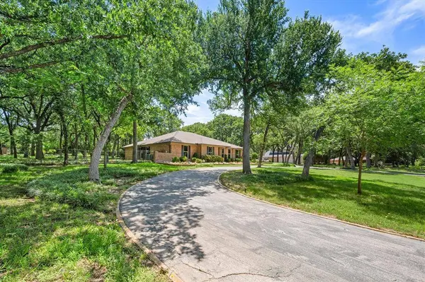 2205 Shadow Creek Court, Southlake, TX 76092