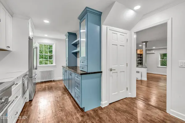 1 DOUGLAS DR, Greenwich, CT 06831