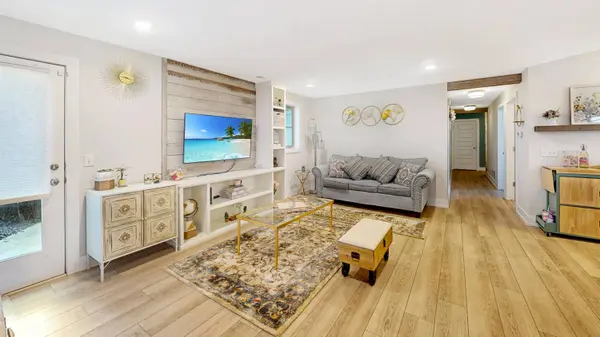 2005-6 Celadon NE Drive, Grand Rapids, MI 49525