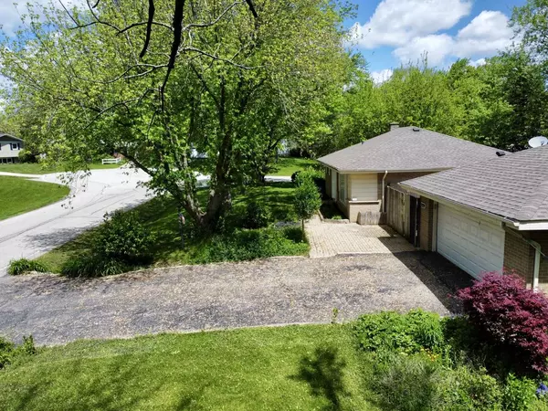 5229 Larkspur LN, Lisle, IL 60532